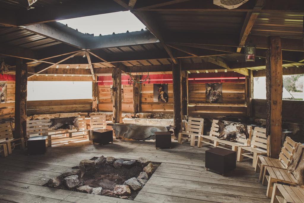 Отель Les Tipis Du Bonheur De Vivre Brulon Экстерьер фото