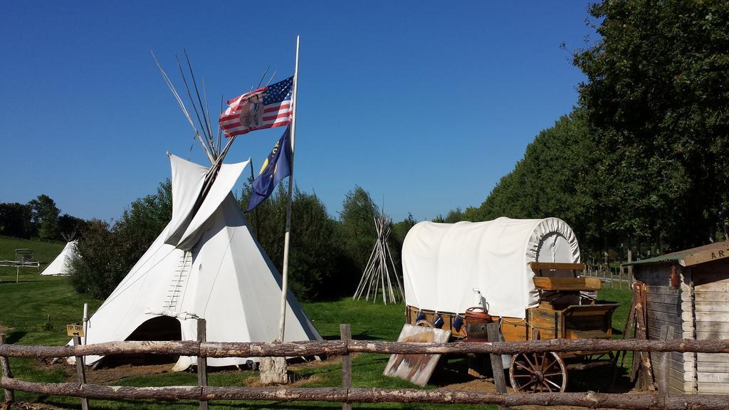 Отель Les Tipis Du Bonheur De Vivre Brulon Экстерьер фото
