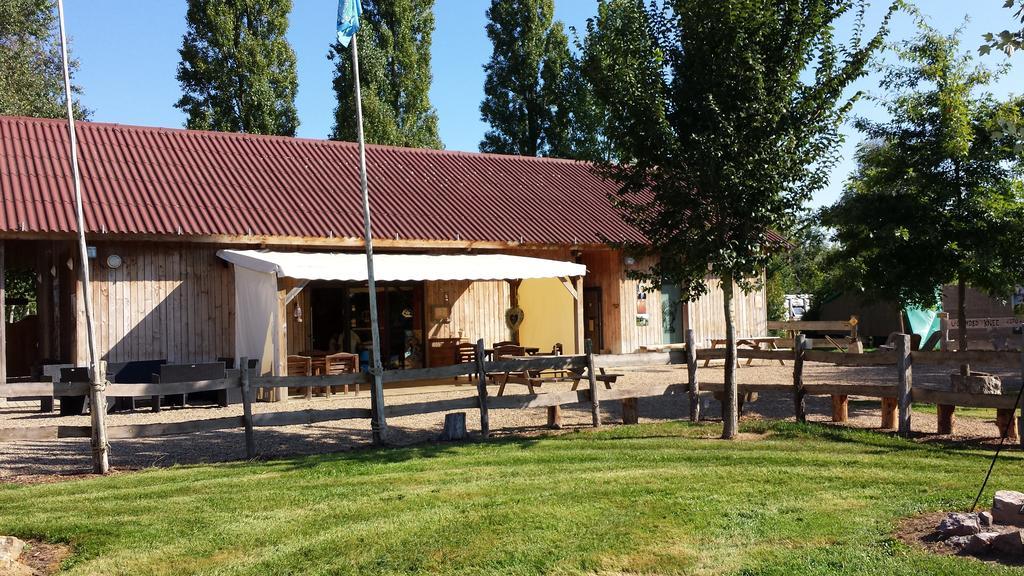 Отель Les Tipis Du Bonheur De Vivre Brulon Экстерьер фото
