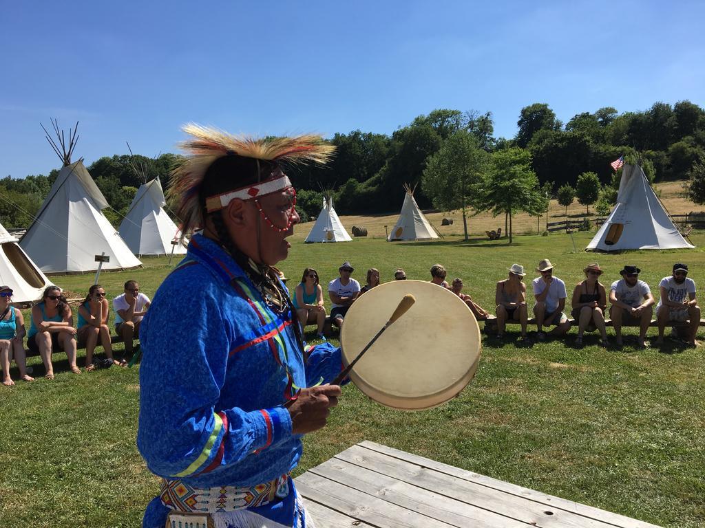 Отель Les Tipis Du Bonheur De Vivre Brulon Экстерьер фото
