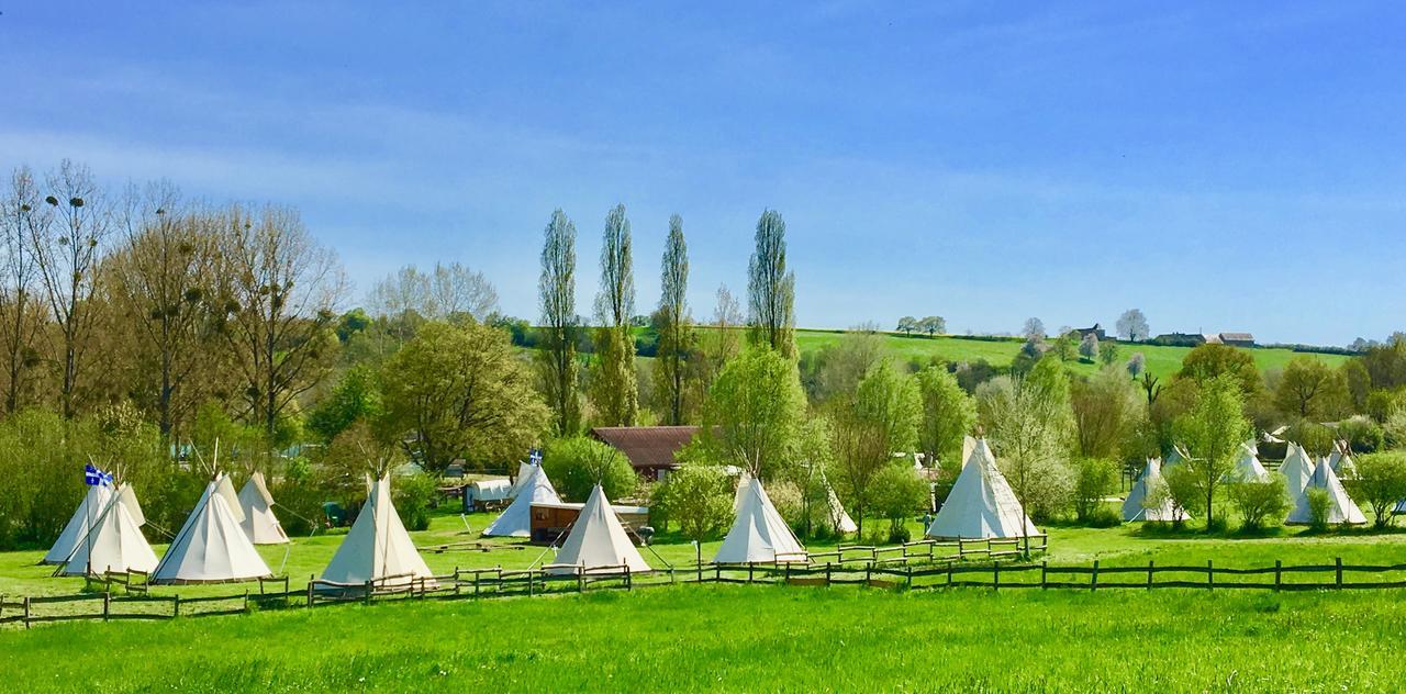 Отель Les Tipis Du Bonheur De Vivre Brulon Экстерьер фото