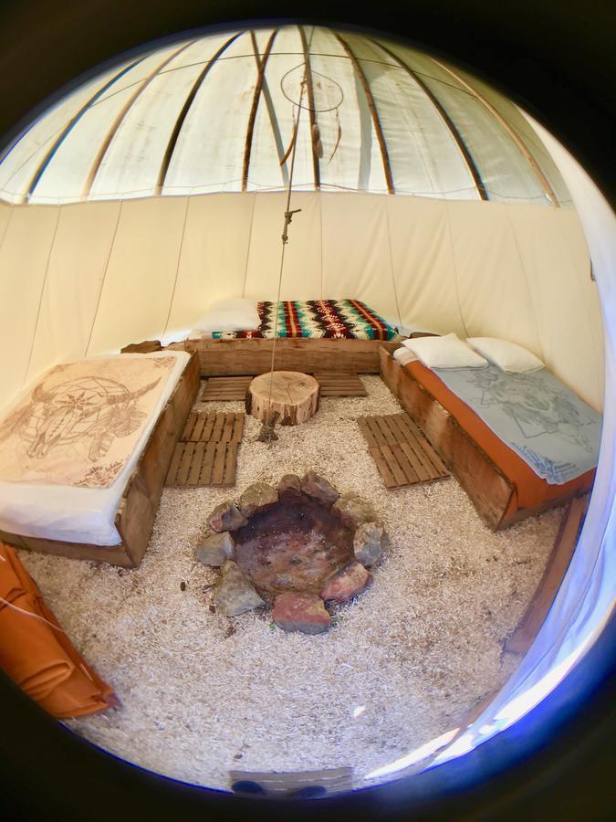 Отель Les Tipis Du Bonheur De Vivre Brulon Экстерьер фото